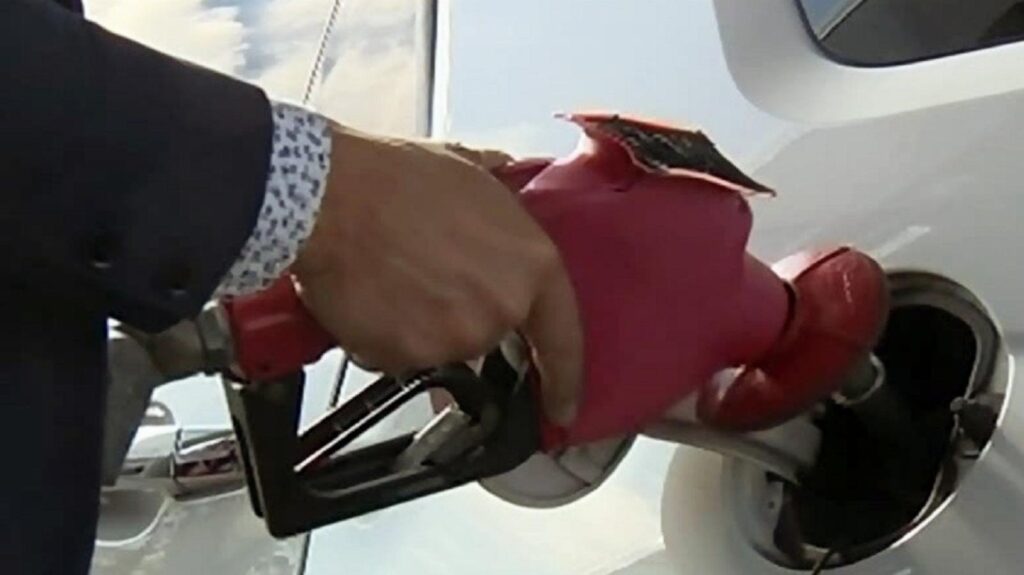 احتمال افزایش 10 درصدی قیمت بنزین حداقل در 4 استان