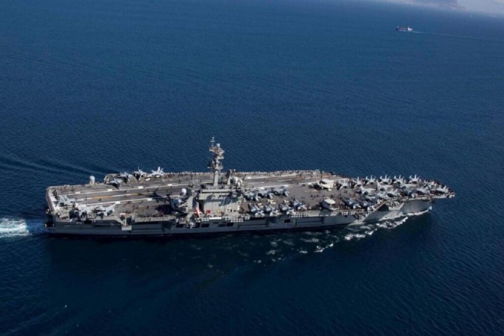 آمریکا به کشتی‌های تجاری‌اش در خاورمیانه درباره حمله ایران هشدار داد / بالاگرفتن بحران