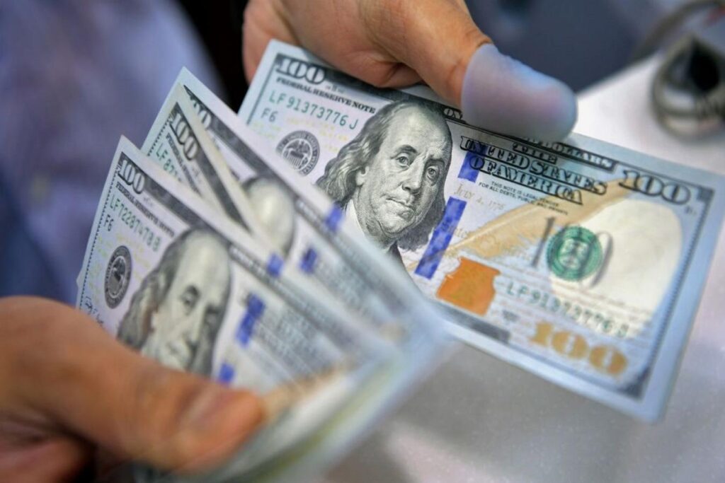 ورود ارز به بازار ایران؛ روند کاهش پله پله نرخ دلار را افزایش داد