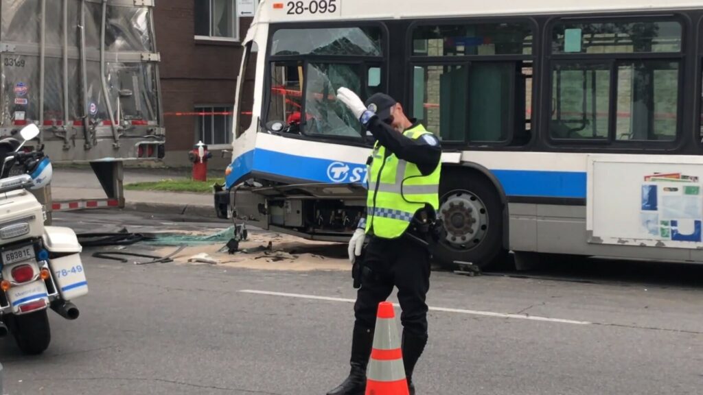 اخبار کوتاه کانادا : تصادف اتوبوس شهری با درخت در شرق مونترال