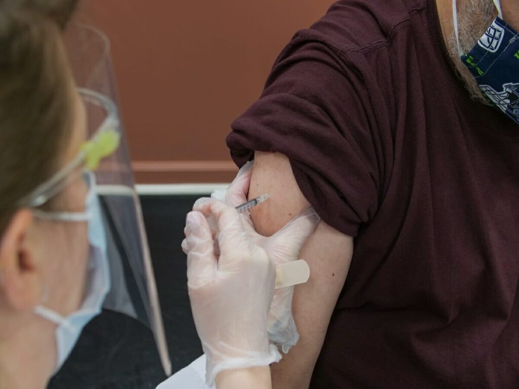 واکسیناسیون کامل بیش از هشتاد درصد واجدین شرایط کانادایی در برابر کووید-19 