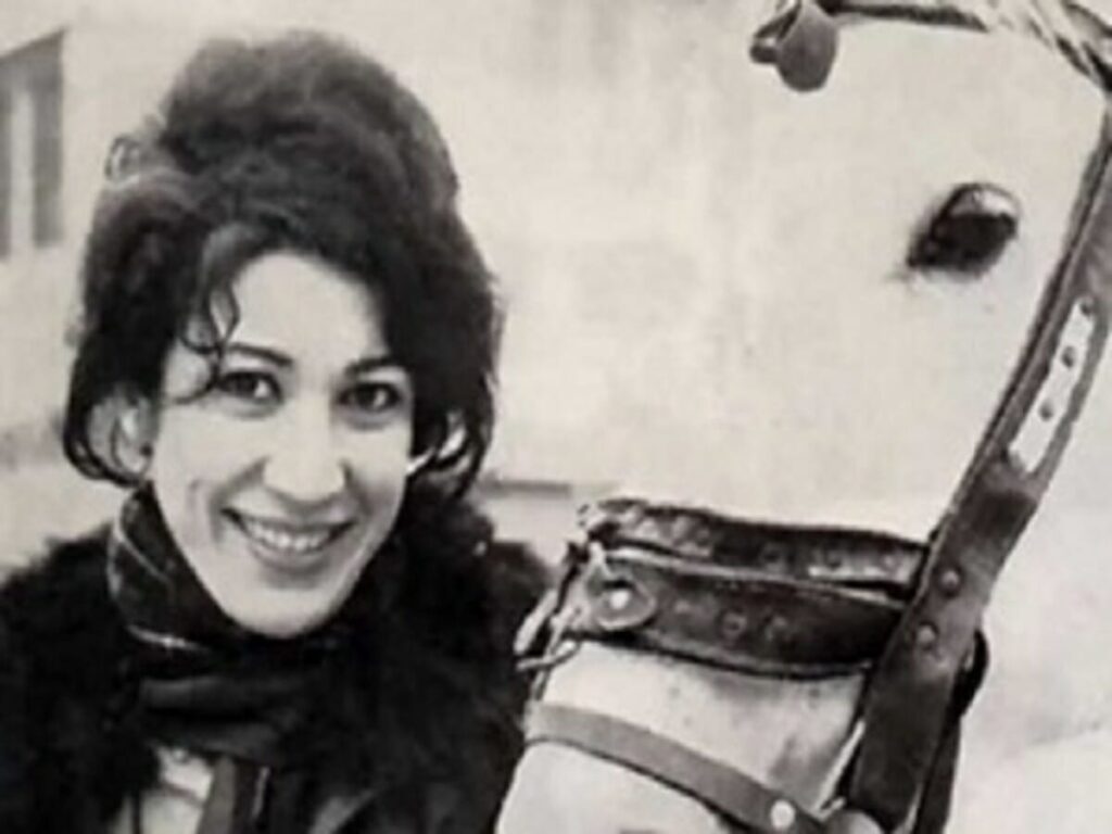 فیلم بیوگرافی فروغ شاعری فمینیست که ایران را به آتش کشیده است، ساخته می‌شود