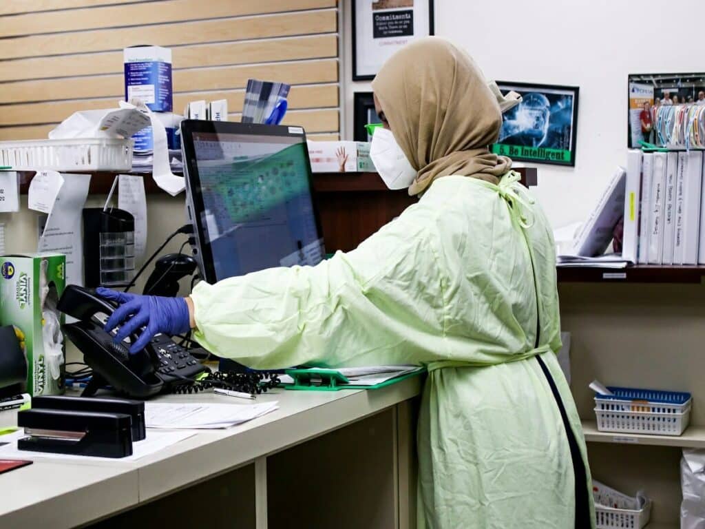 مجله انجمن پزشکی کانادا نامه بحث‌برانگیز حجاب را پس گرفت