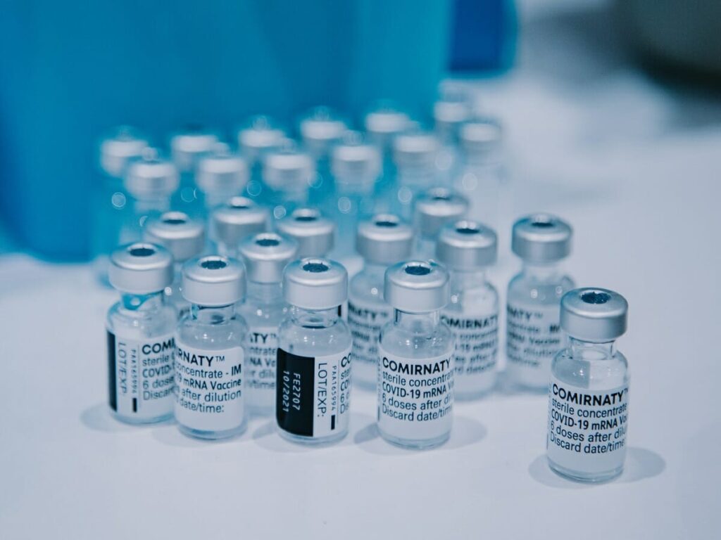 تحقیقات نشان می‌دهد که دو دوز واکسن فایزر ۷۰ درصد در برابر نوع اومیکرون موثر است