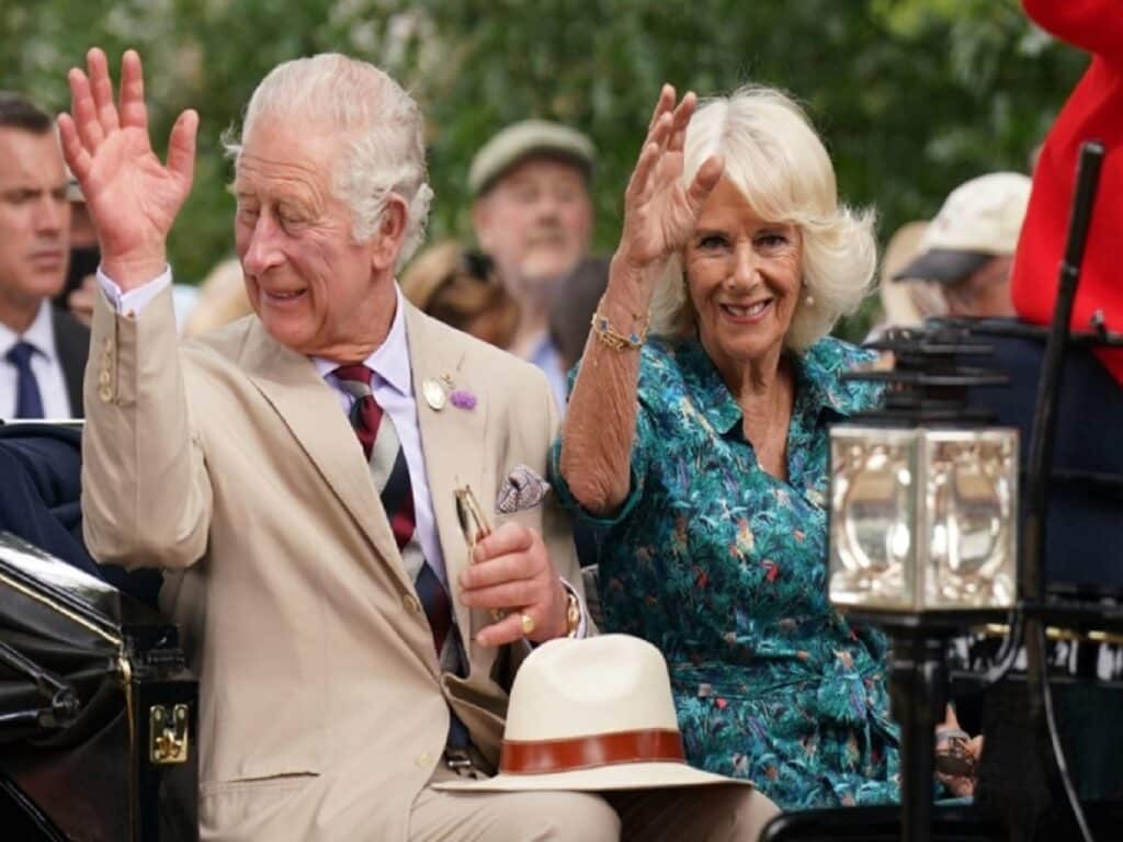 کامیلا، همسر شاه چارلز سوم در مراسم تاجگذاری الماس کوه نور را بر سر نمی‌گذارد