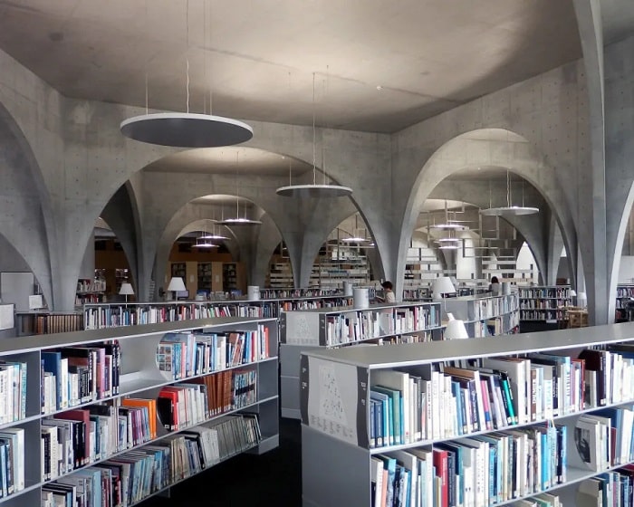 کتابخانه دانشگاه هنر تاما، توکیو، ژاپن