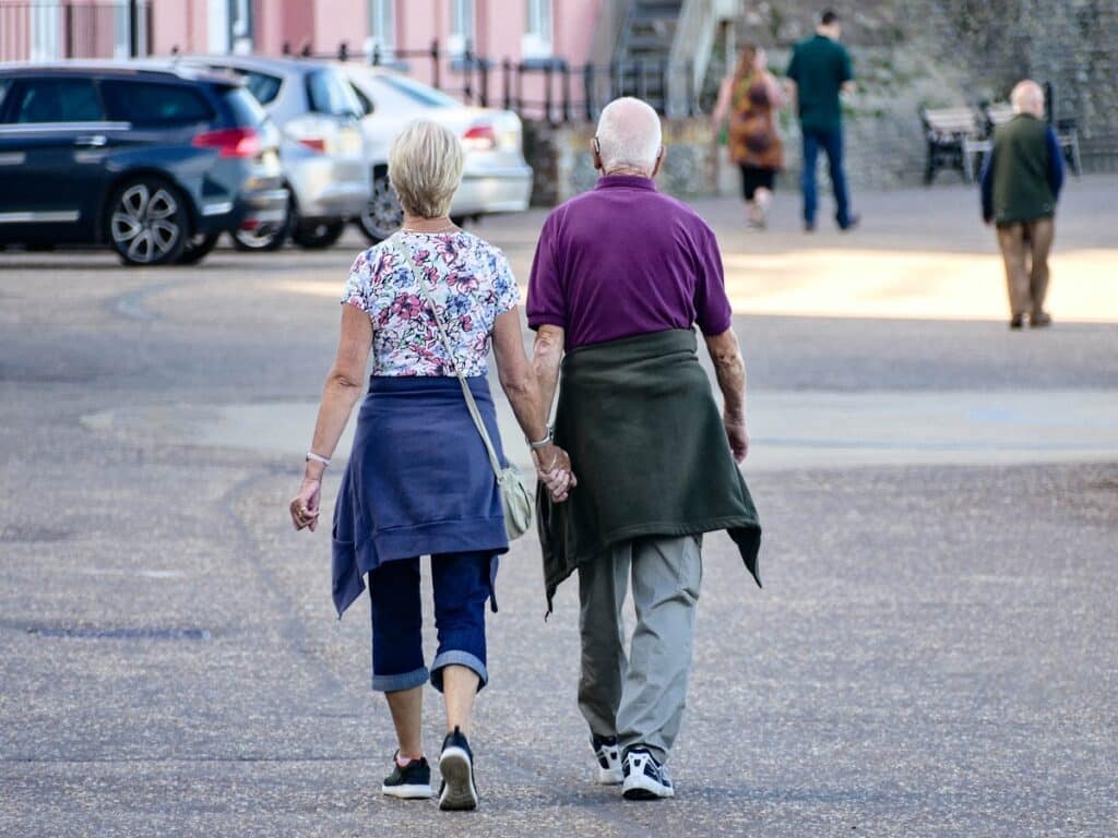 نتایج یک مطالعه نشان داد: پیاده‌روی خطر سکته مغزی را کاهش می‌دهد