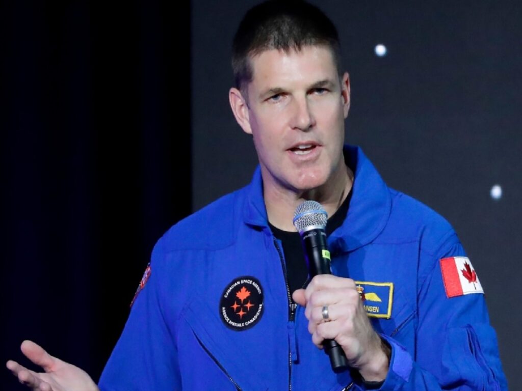 جرمی هنسن ، اولین فضانورد کانادایی دور تا دور ماه را می‌پیماید