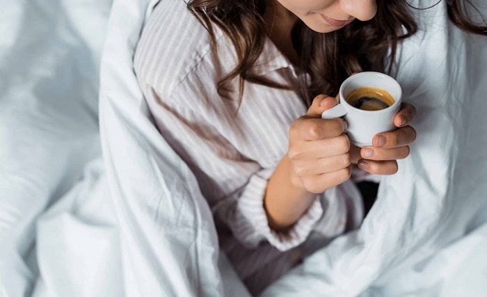 قهوه چطور ما را بیدار نگه می‌دارد؟
