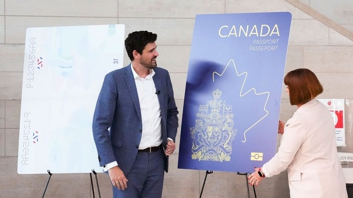 کانادایی‌ها می‌توانند از پاییز امسال آنلاین برای تمدید گذرنامه‌هایشان اقدام کنند
