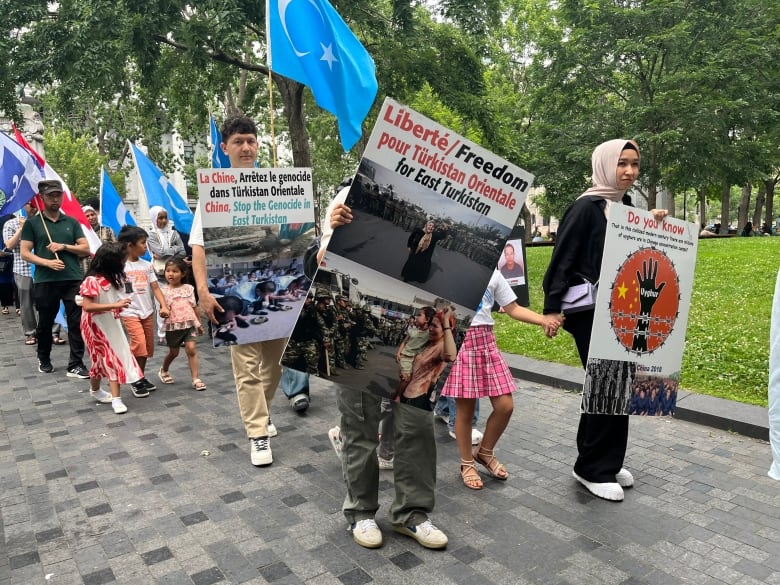 راهپیمایی اویغورهای مونترال در اعتراض به آزار و شکنجه مسلمانان در چین