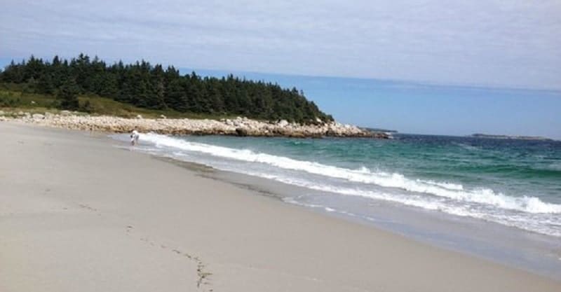 ساحل کریستال کرسنت – نیوبرانزویک زیباترین سواحل کانادا که تابستانتان را لذت بخش‌تر می‌کنند