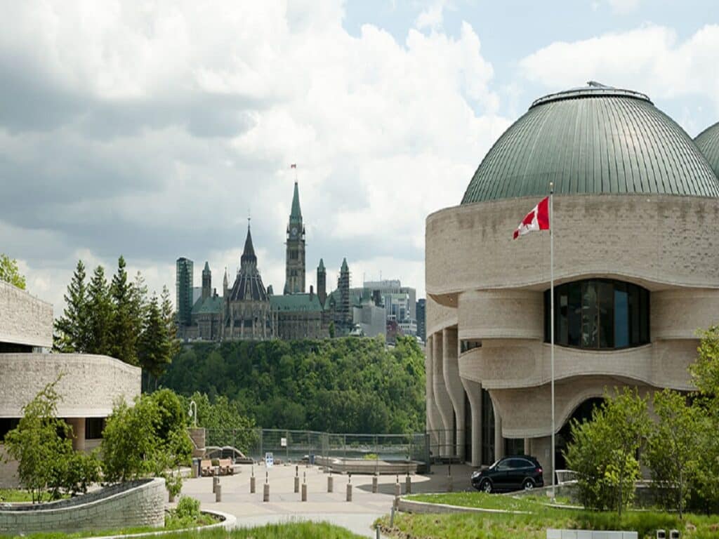 مفقودی بیش از ۸۰۰ شیء قیمتی از دو موزه ملی کانادا