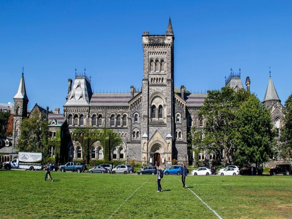 ٧ دوره رایگان دانشگاه تورنتو که می‌توانید در آنها شرکت کنید