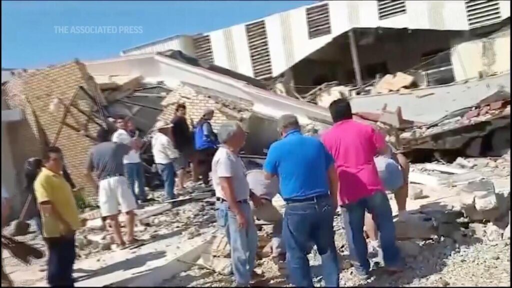 ریزش سقف کلیسا در مکزیک ده نفر را به کام مرگ کشاند