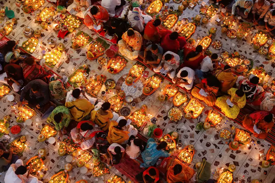نمازگزاران هندو یکی از عکس ‌های خبری بین‌المللی
