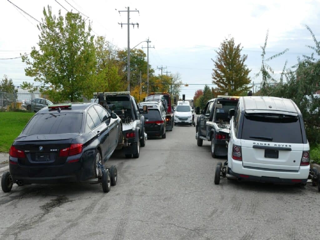 پلیس حداقل ۱۰۰ خودروی سرقتی را در نزدیکی بندر مونترال توقیف کرد