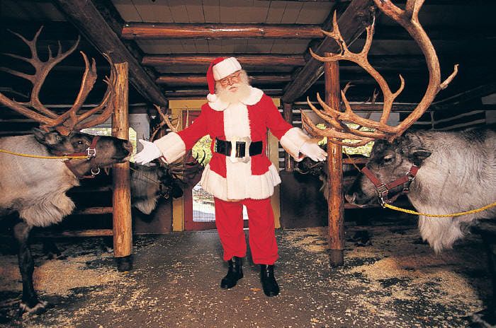 مجوز تردد بابانوئل و نه گوزن شمالی او در آسمان کانادا صادر شد