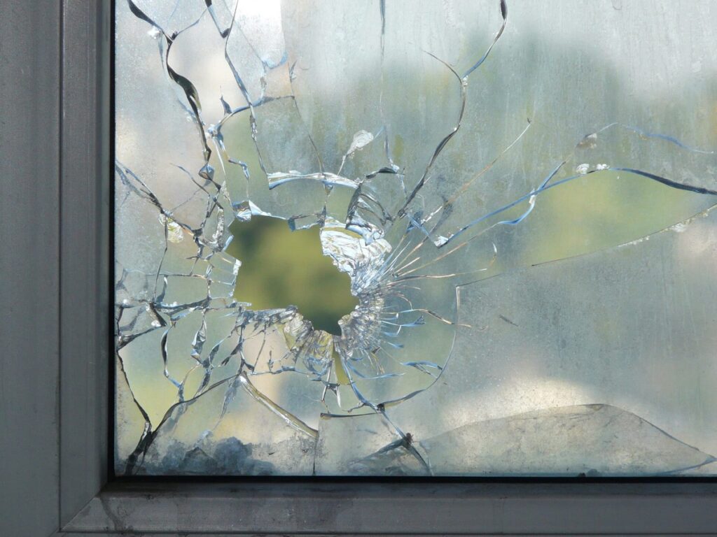 نظریه پنجره شکسته چیست و چه کاربردی دارد؟