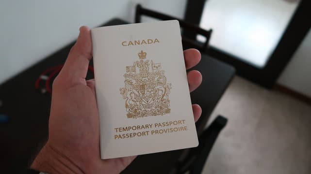 پاسپورت سفید کانادا