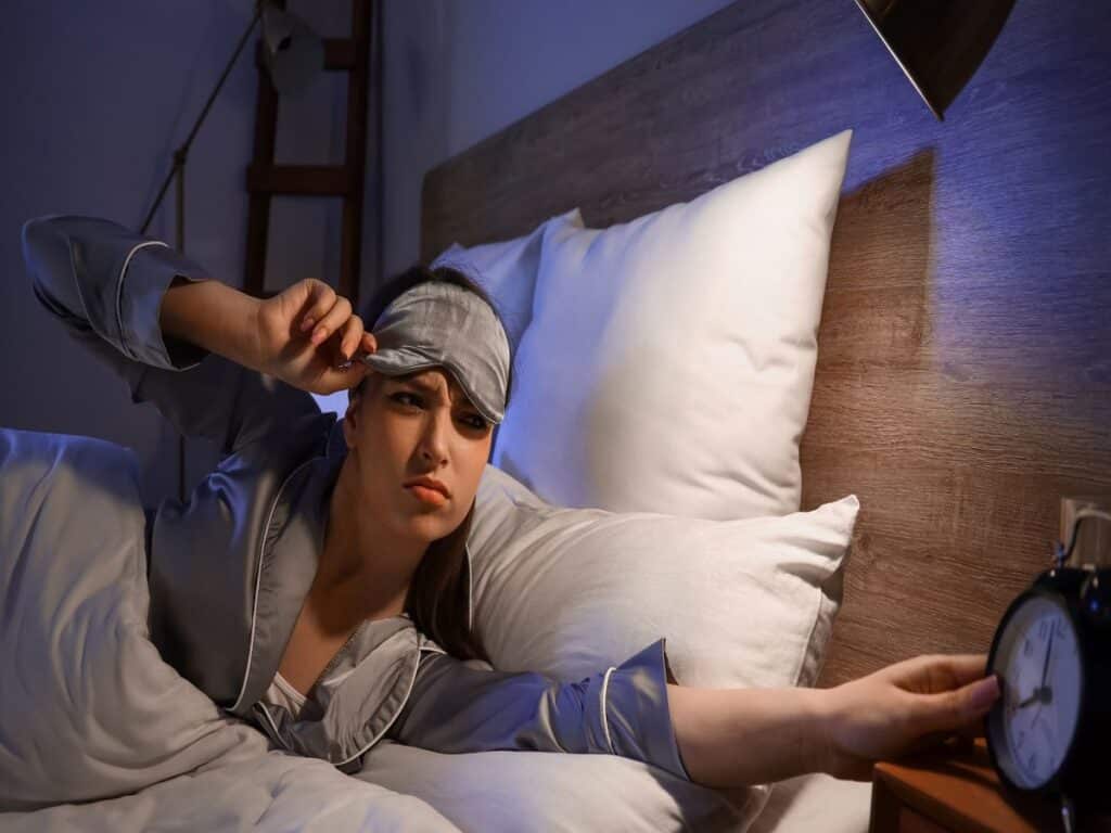 بررسی عوامل پریدن از خواب و نحوه درمان آن