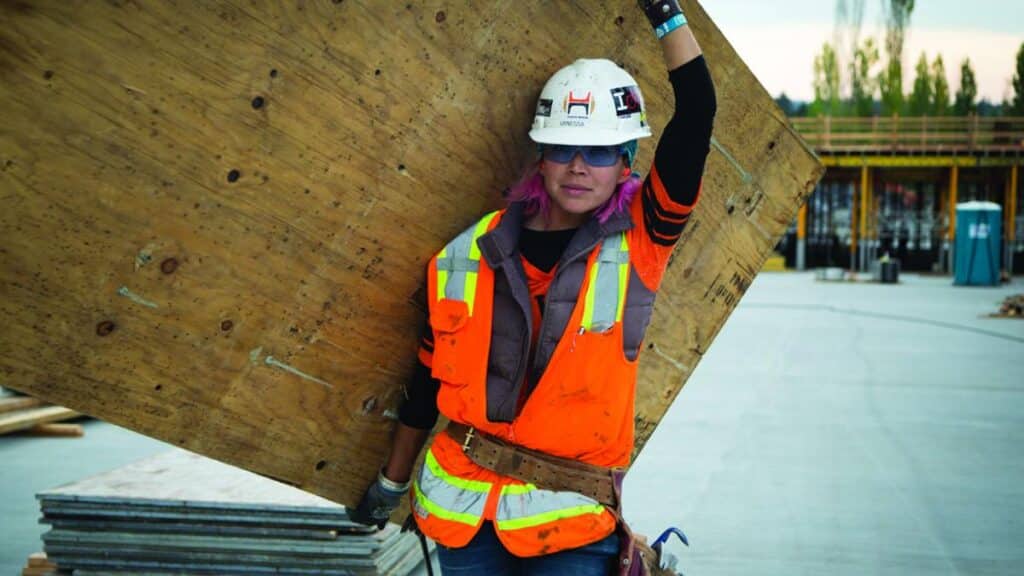 با شغل زنان فعال در صنعت ساخت و ساز کبک آشنا شوید