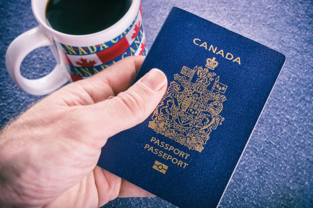پاسپورت معمولی کانادا (پاسپورت آبی کانادا)