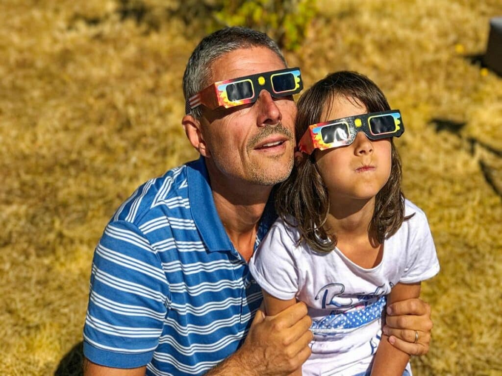 گزارش بیش از ۱۱۵ مورد آسیب دیدگی چشم در انتاریو در اثر خورشید گرفتگی