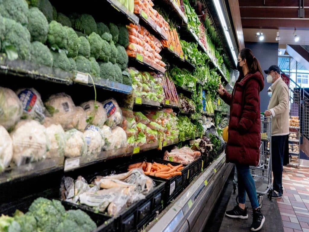 ۳۲ درصد از کانادایی‌ها فروشگاه‌ها را عامل گرانی مواد غذایی می‌دانند