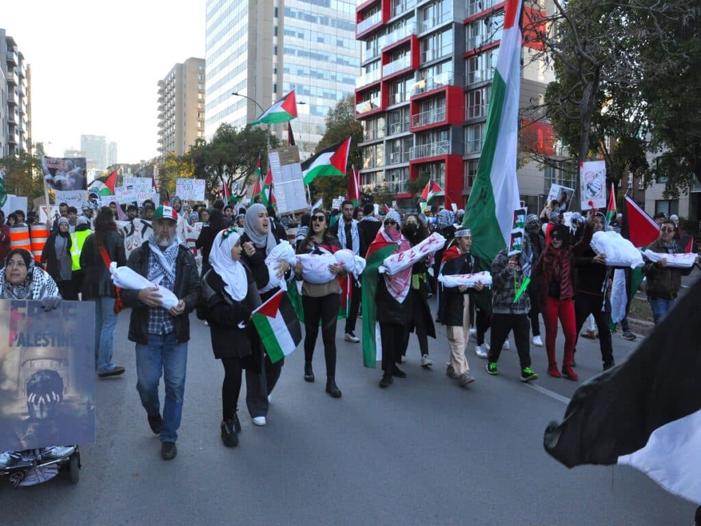 روز ششم تجمعات در مک‌گیل: برخورد میان معترضان و حامیان اسرائیل