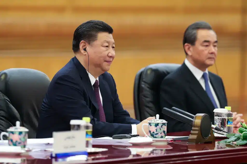 «شی جین‌پینگ» رئیس‌جمهور و «وانگ یی» وزیر امورخارجه چین