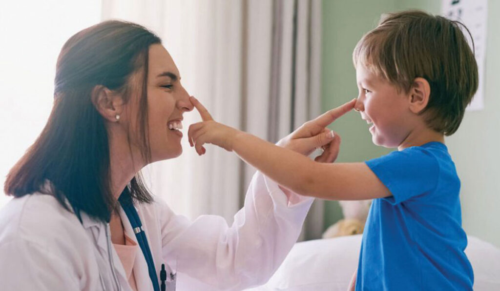 کارهایی که یک متخصص اطفال هرگز به فرزندش اجازه نمی‌دهد انجام دهد