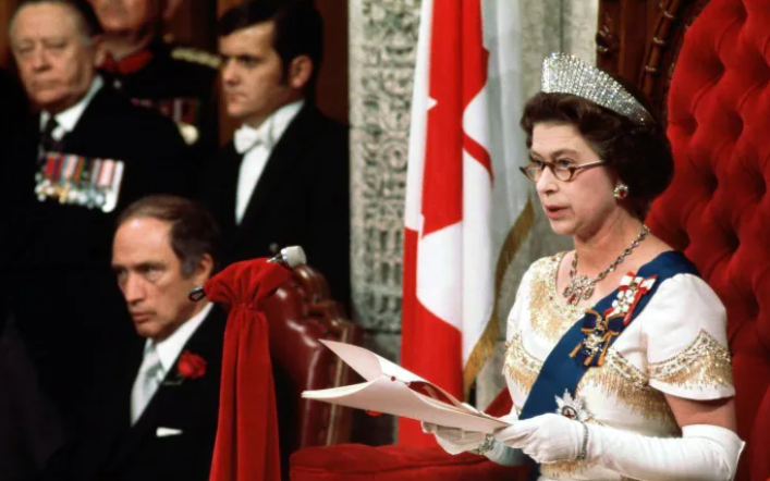 حضور ملکه الیزابت دوم در پارلمان این کشور