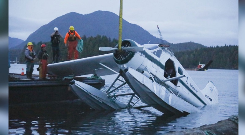 وحشت در آسمان ونکوور؛ برخورد هواپیمای دریایی با قایق تفریحی