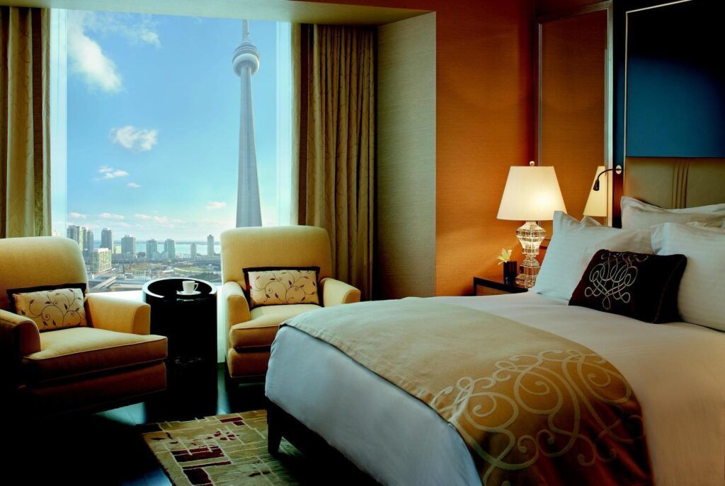 The Ritz-Carlton Toronto یکی از برترین هتل‌ های کانادا در سال ۲۰۲۵