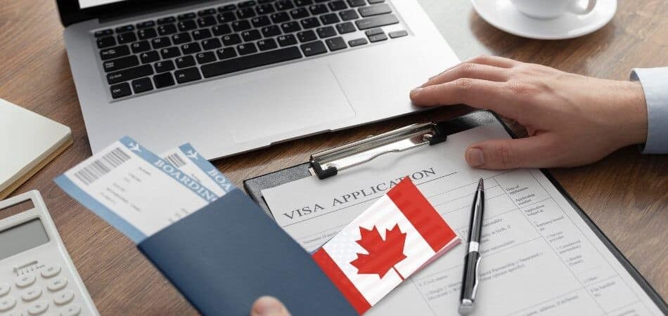 چرا پیگیری پرونده مهاجرت کانادا اهمیت دارد؟