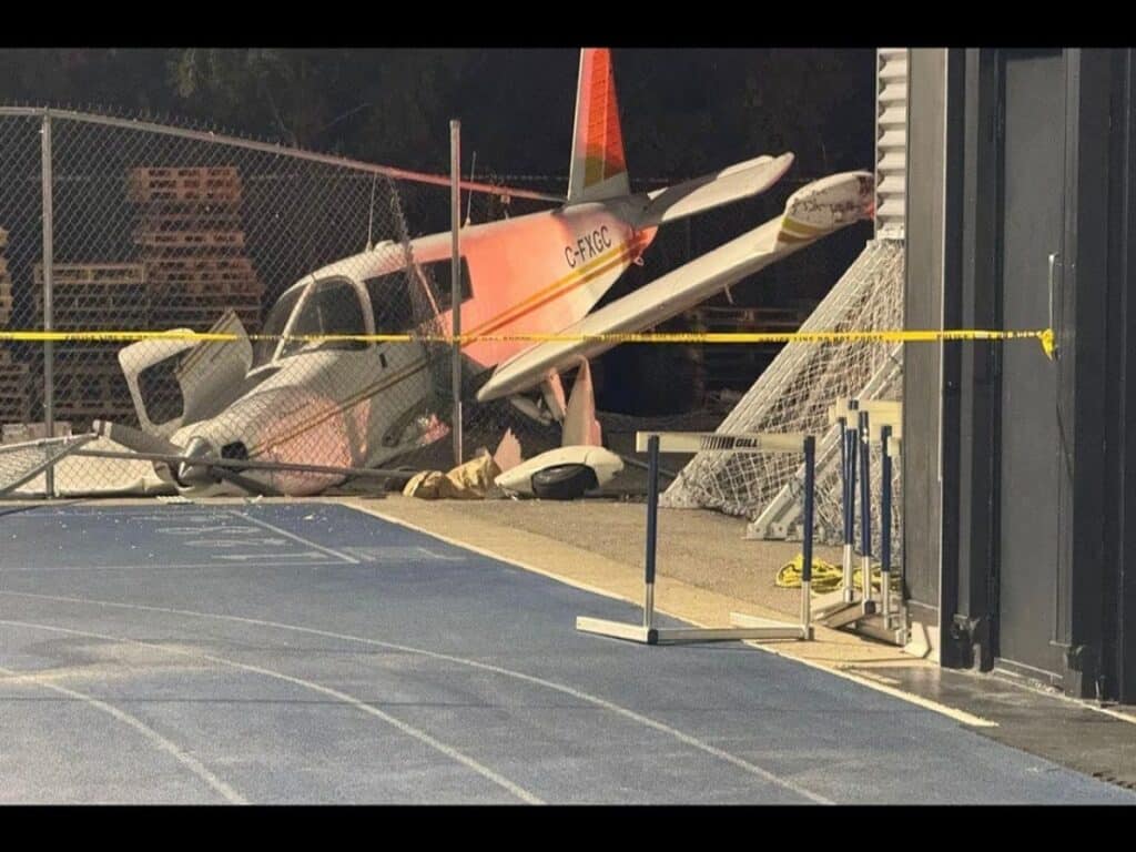سقوط هواپیما در تورنتو: معجزهای در روز روشن! سقوط هواپیما در تورنتو: معجزهای در روز روشن!