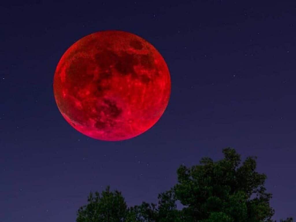 ماه خونین در ایران؛ همه چیز درباره ماهگرفتگی کامل ۱۶ شهریور