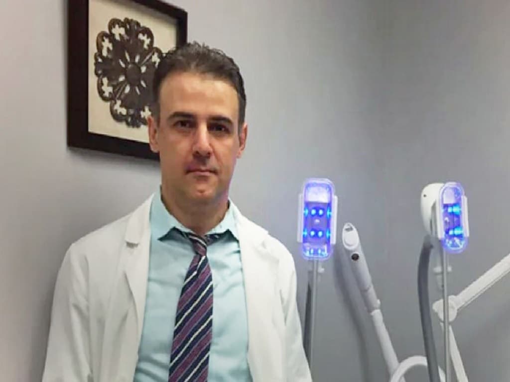 محکومیت دکتر فرشاد خجسته کاشانی به ۱۱ سال زندان بدلیل شکایت ۷ بیمار محکومیت دکتر فرشاد خجسته کاشانی به ۱۱ سال زندان بدلیل شکایت ۷ بیمار