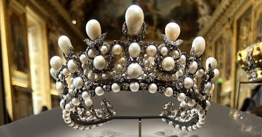 جواهرات سرقت شده سلطنتی از موزه لوور