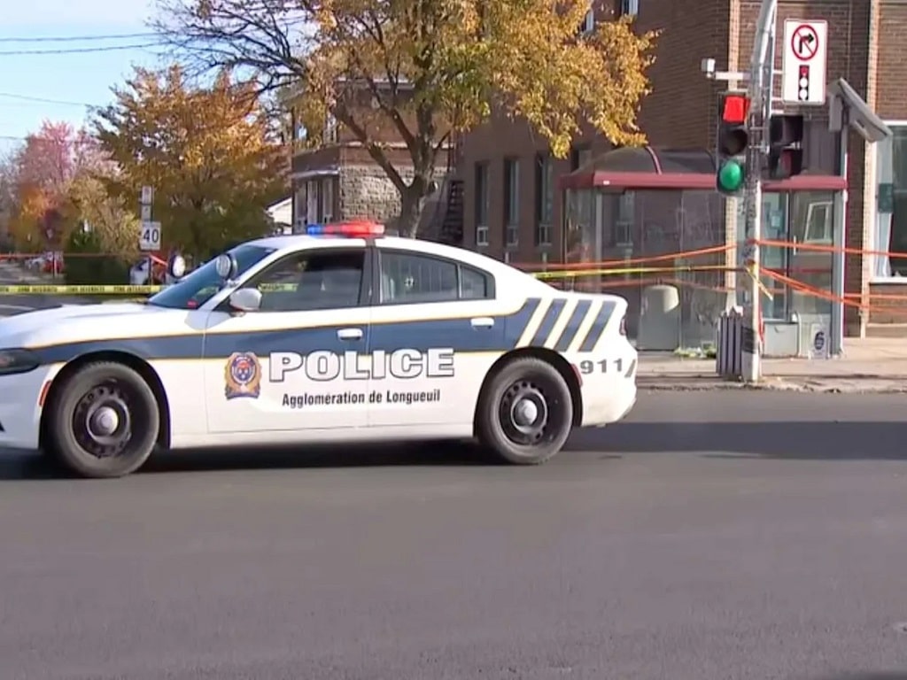 پلیس زنی را در ارتباط با پیدا شدن نوزاد مرده در پناهگاه اتوبوس در لانگوئیل، کبک بازداشت کرد