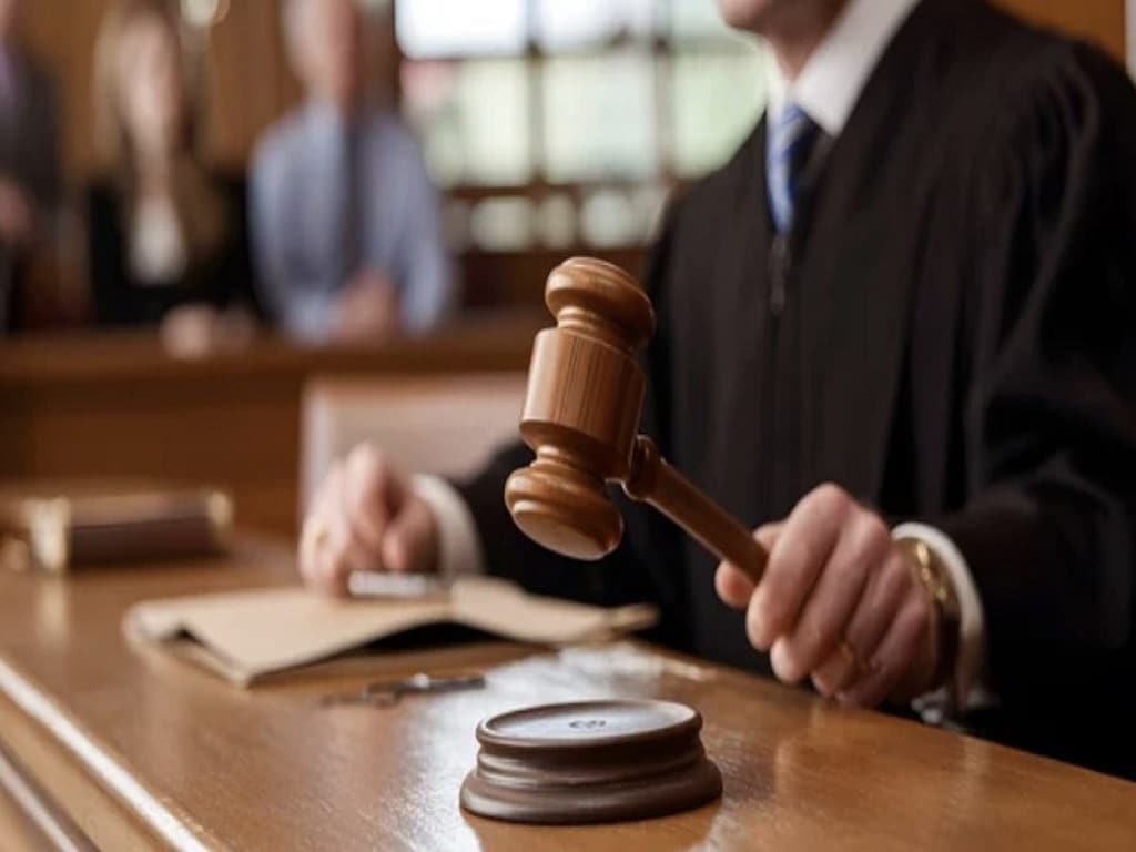 محکومیت دانشجوی هندی در کانادا به جرم دید زدن دخترها در حمام محکومیت دانشجوی هندی در کانادا به جرم دید زدن دخترها در حمام