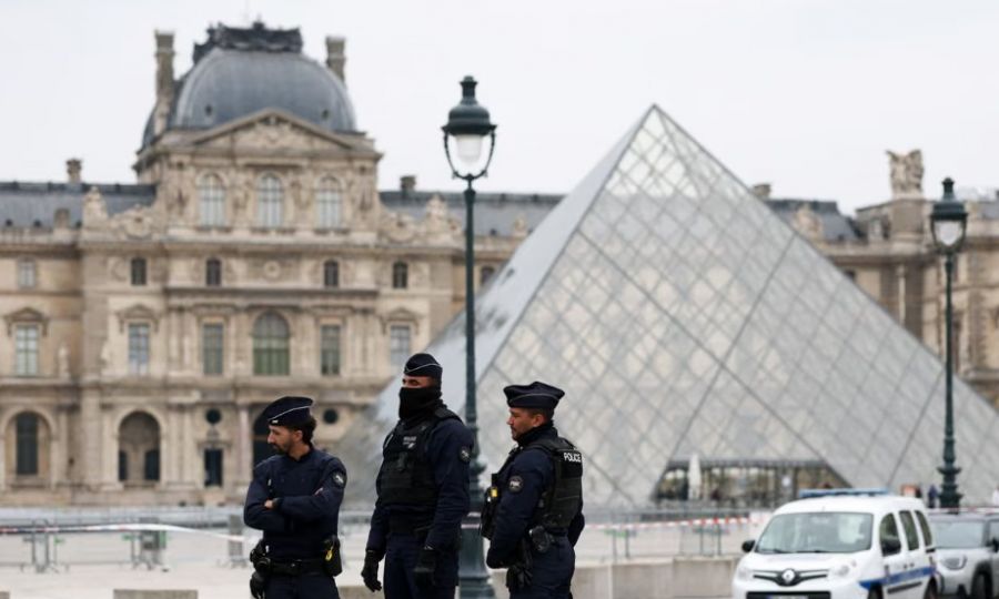 تاج امپراتریس اوژنی از جمله آثار بازیابی‌شده