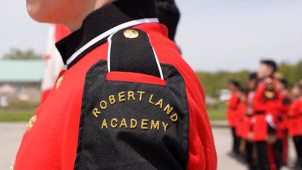 تجربه‌های تلخ دانش‌آموزان سابق مدرسه رابرت لند انتاریو