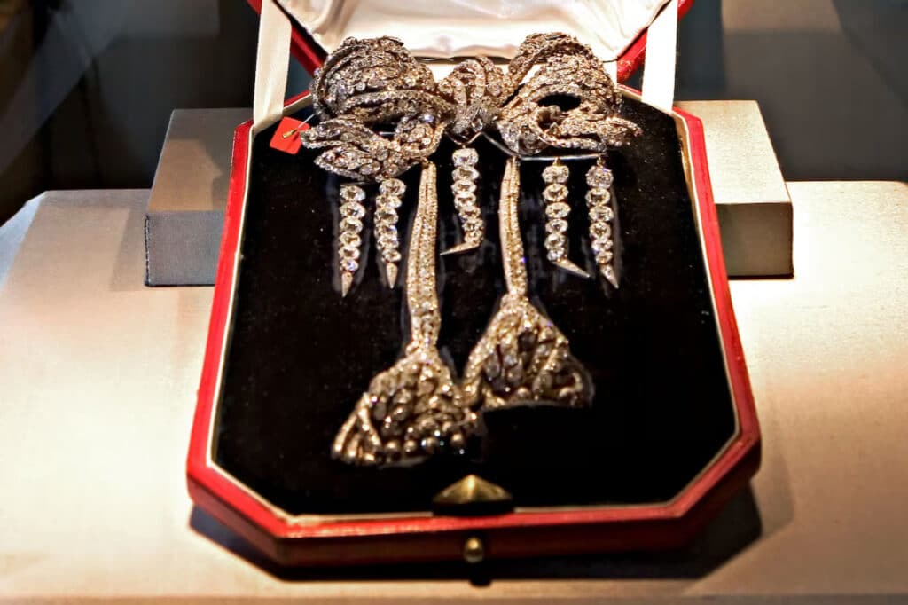 سنجاق سینه یادگاری ملکه اوژنی