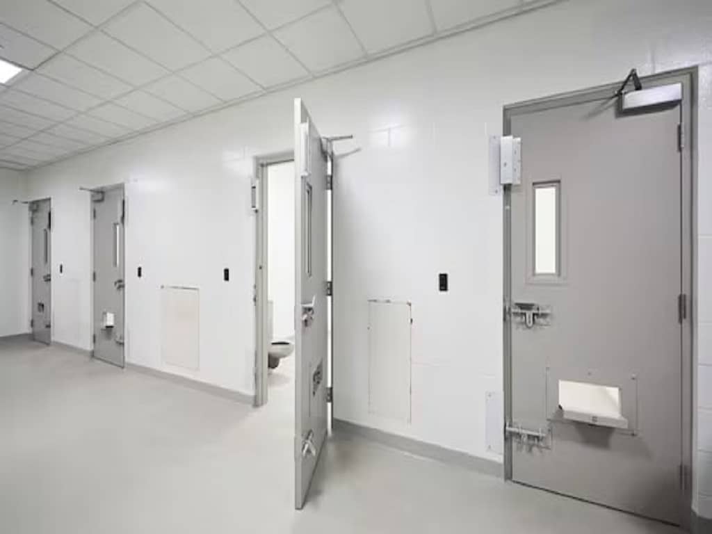 مرز جدید درمان یا بازداشت؟ نگاهی به مرکز ۷۲ ساعته مانیتوبا برای معتادان مرز جدید درمان یا بازداشت؟ نگاهی به مرکز ۷۲ ساعته مانیتوبا برای معتادان