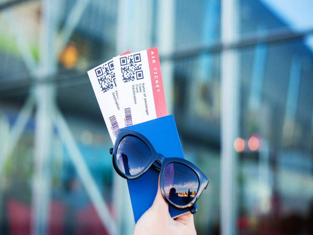 چرا بعضی از مسافران هواپیما بلیطهای گرانتر میخرند؟