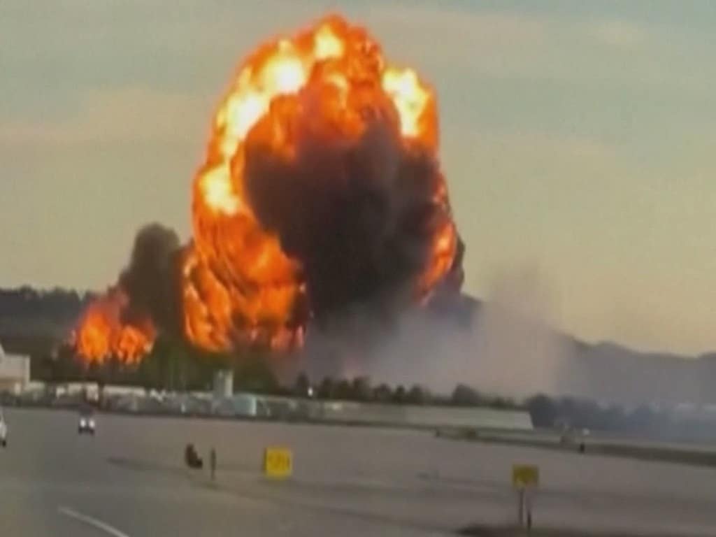 حداقل ۷ کشته و ۱۱ مجروح در سانحه سقوط و انفجار هواپیمای باری UPS در فرودگاه کنتاکی حداقل ۷ کشته و ۱۱ مجروح در سانحه سقوط و انفجار هواپیمای باری UPS در فرودگاه کنتاکی