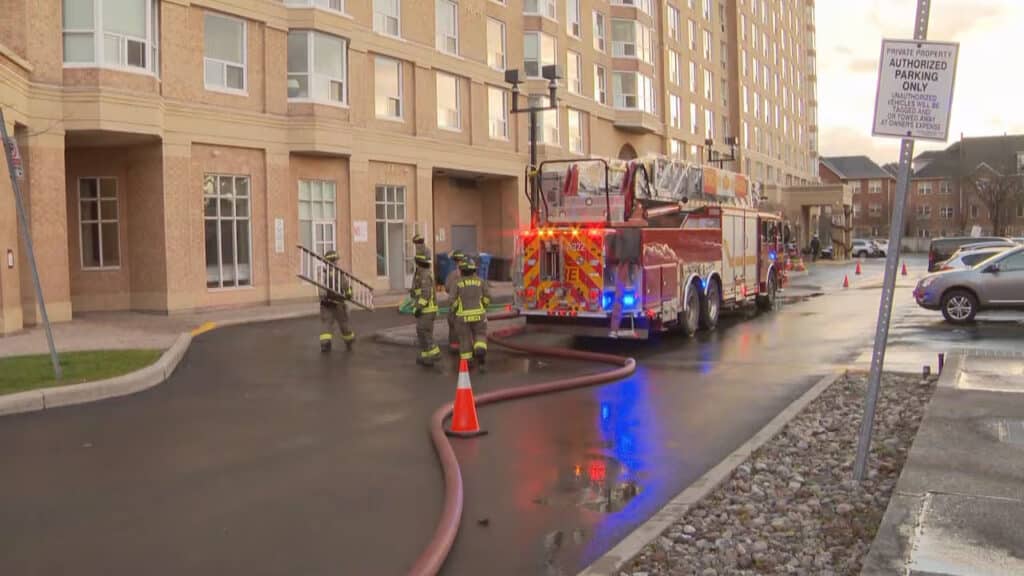 شروع حادثه آتش‌ سوزی در تورنکلیف پارک از پارکینگ زیرزمین