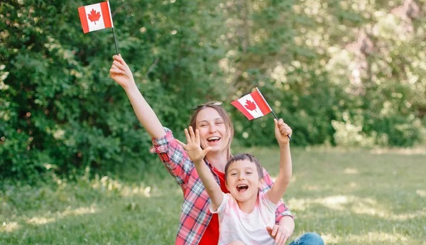شرایط دریافت کمک هزینه مزایای فرزند کانادا چیست؟